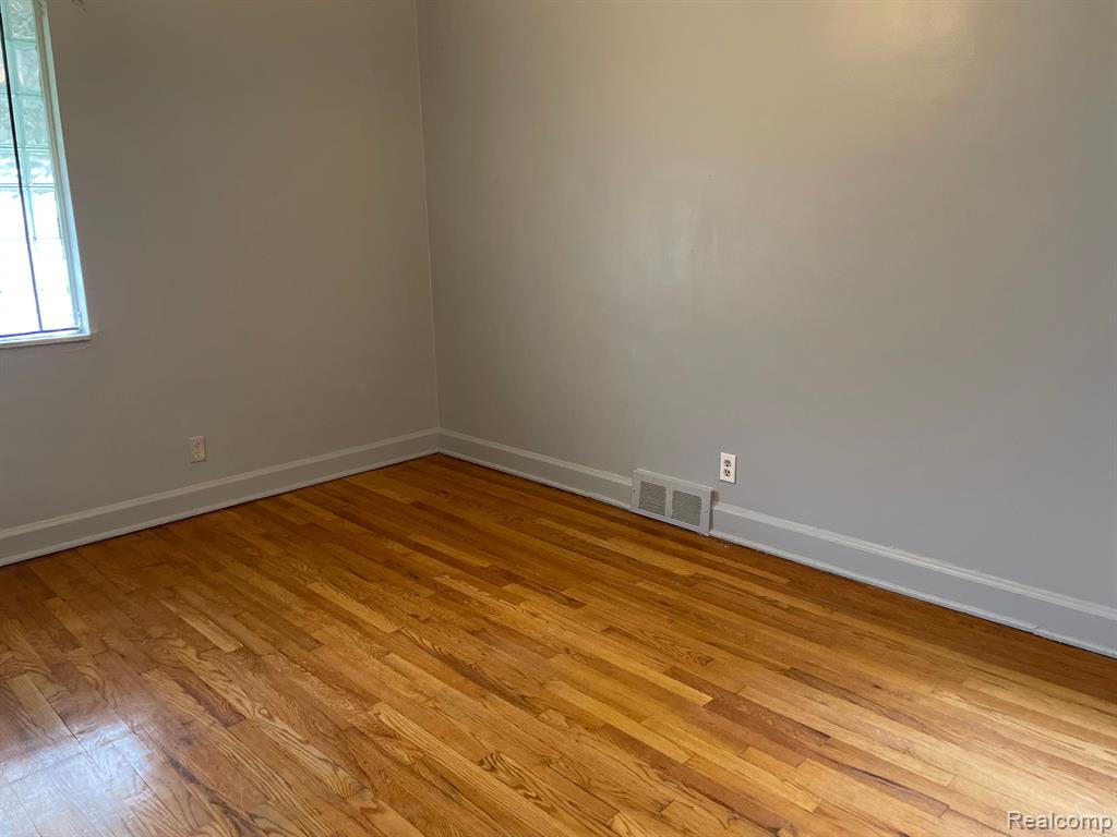 9241 MANISTIQUE Street, Detroit, MI 48224 — Photo 8