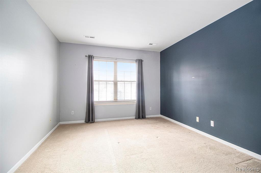 625 VILLAGE Lane, Milford, MI 48381 — Photo 13