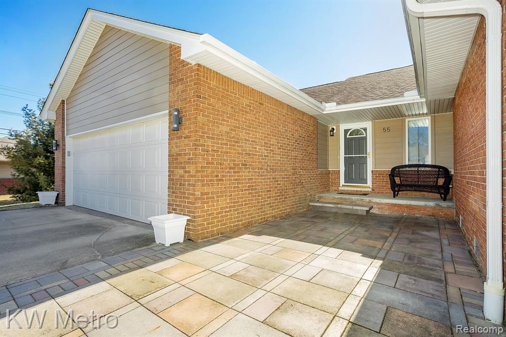 55 BOYKEN Road, Rochester Hills, MI 48307 — Photo 2