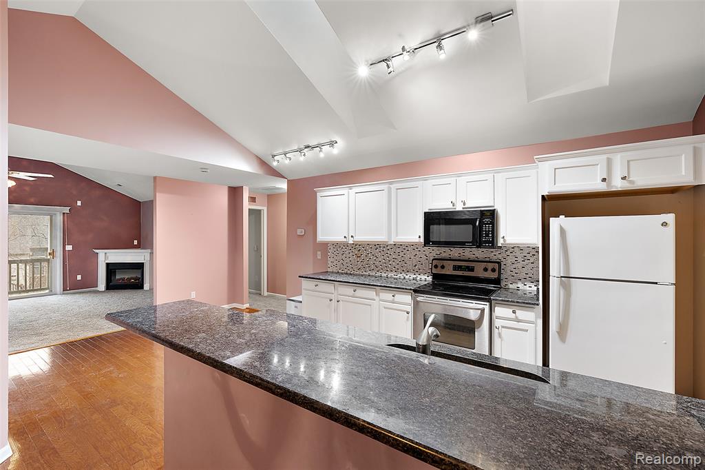 45765 Cagney Drive, Macomb, MI 48044 — Photo 14