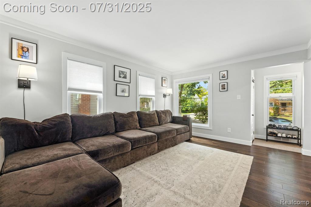 910 Maplegrove Avenue, Royal Oak, MI 48067 — Photo 6