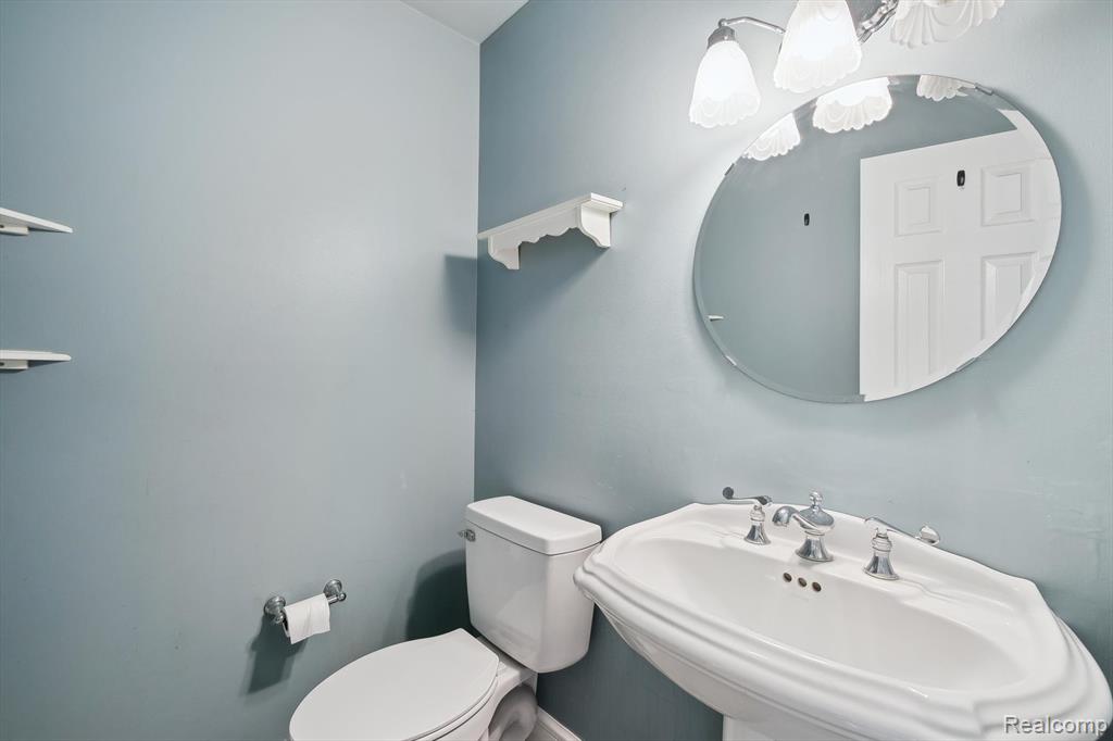 7302 PARKWAY Court, Canton, MI 48187 — Photo 27