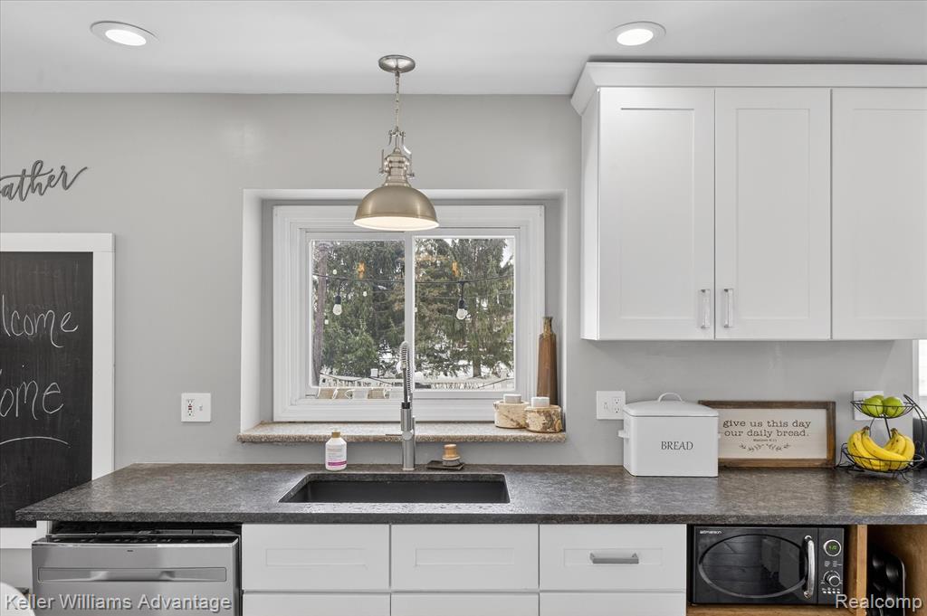 47707 Rochester Drive, Novi, MI — Photo 8