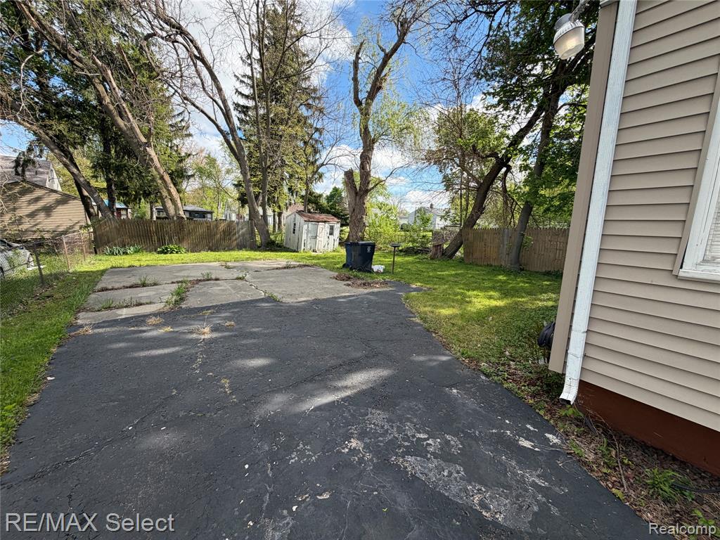 626 W Austin Avenue, Flint, MI 48505 — Photo 11