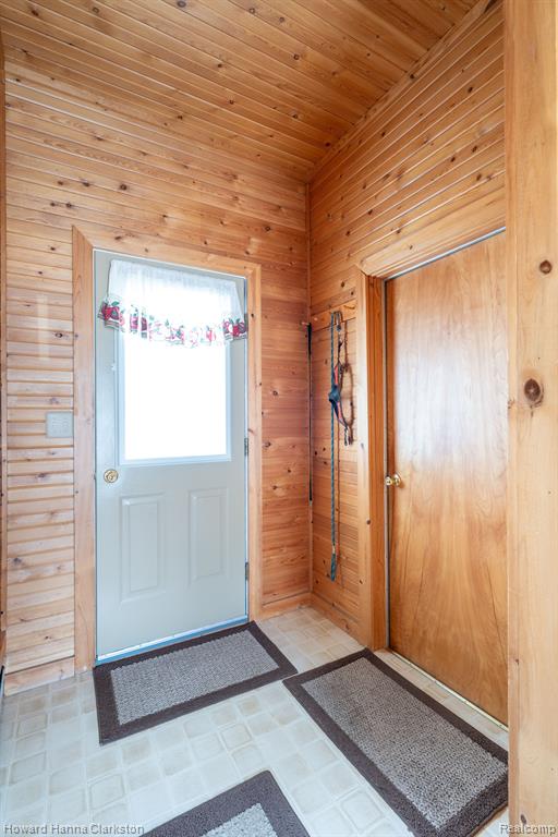 6183 Jameson Drive, Waterford, MI 48329 — Photo 16