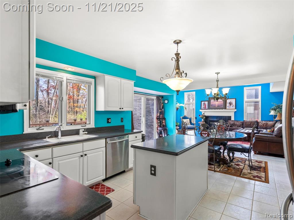 809 Grovecrest, Rochester Hills, MI 48307 — Photo 8
