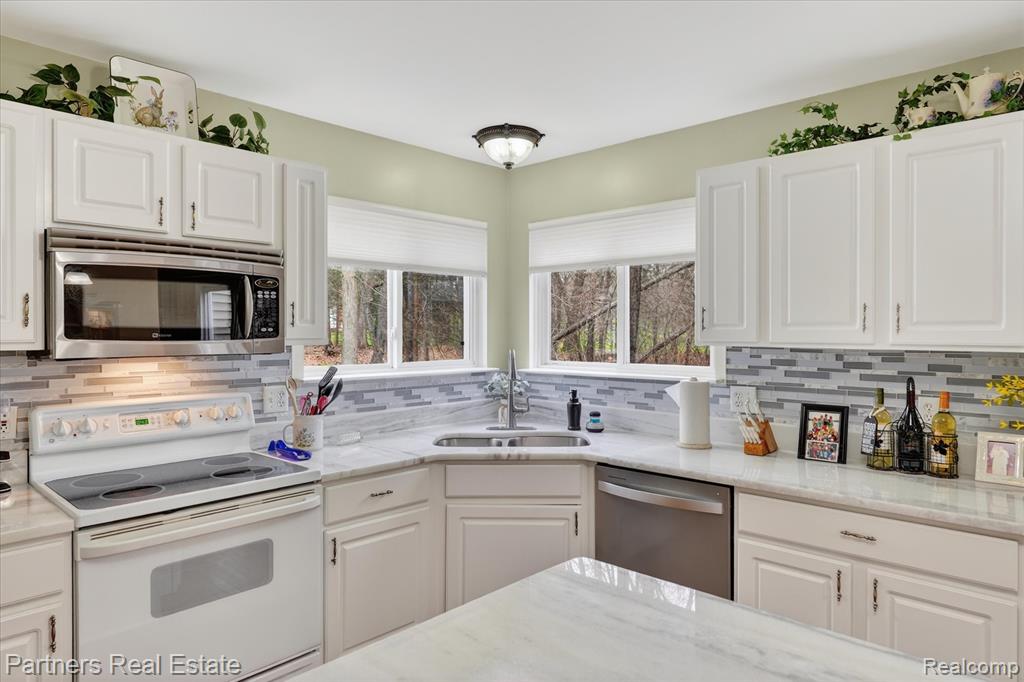 112 Summer Shade Drive, Howell, MI 48843 — Photo 16
