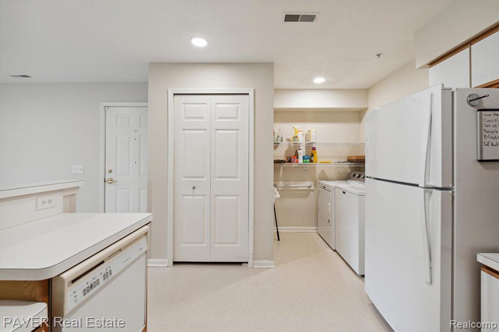 1565 WEATHERSTONE Drive, Ann Arbor, MI 48108 — Photo 17