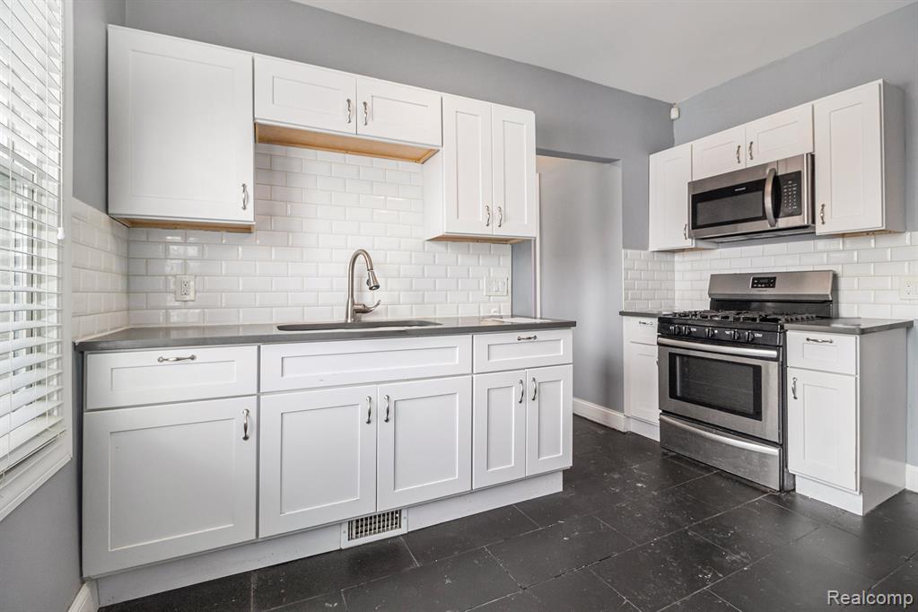 595 Belmont Street, Detroit, MI 48202 — Photo 20