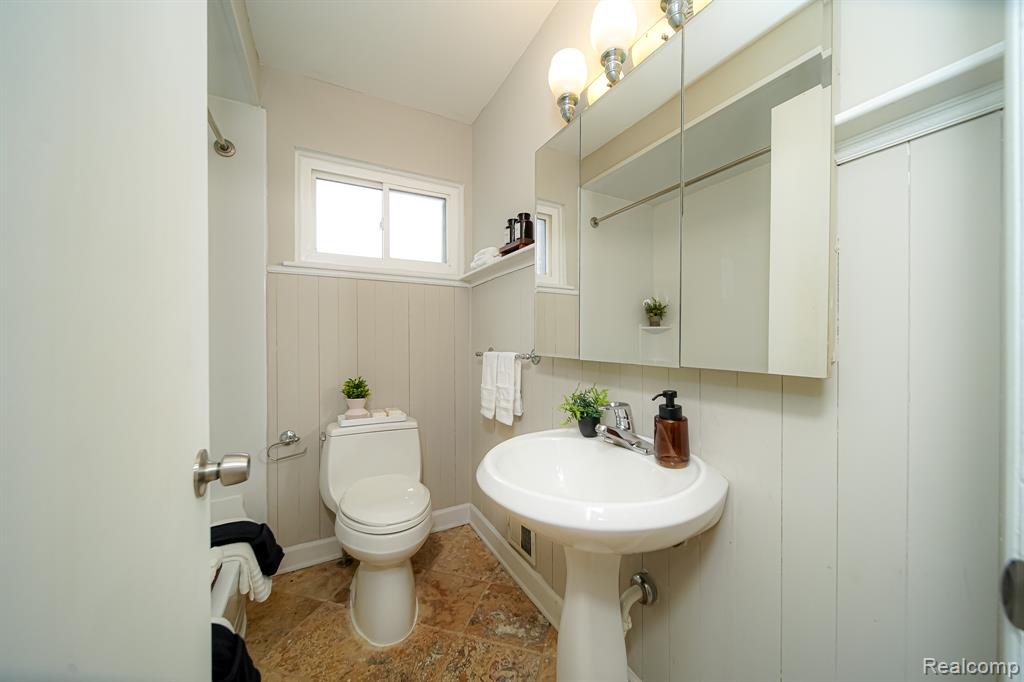 30644 HAYES Road, Roseville, MI 48066 — Photo 43