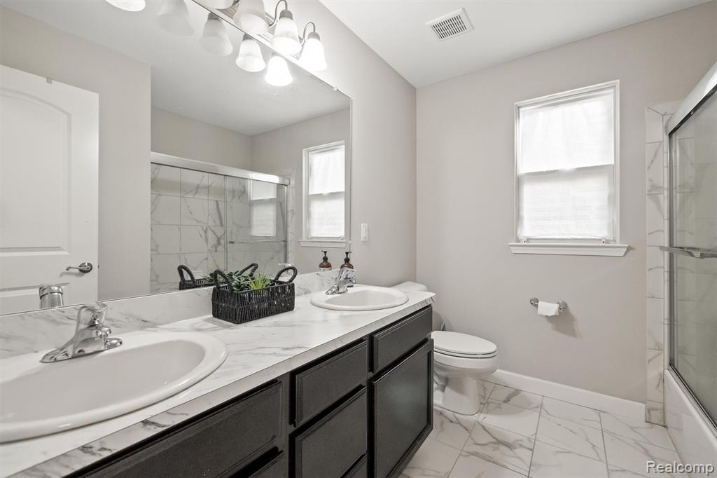 4882 E Stonegate Circle, Lake Orion, MI — Photo 36