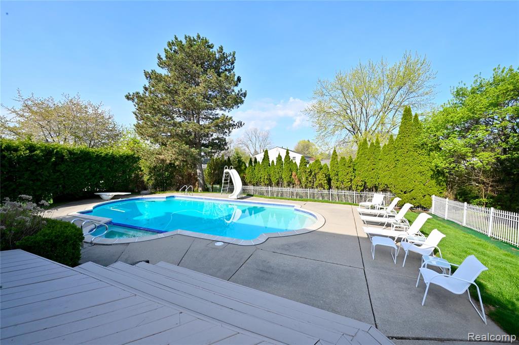 6020 Orchard Ridge Court, West Bloomfield, MI — Photo 40
