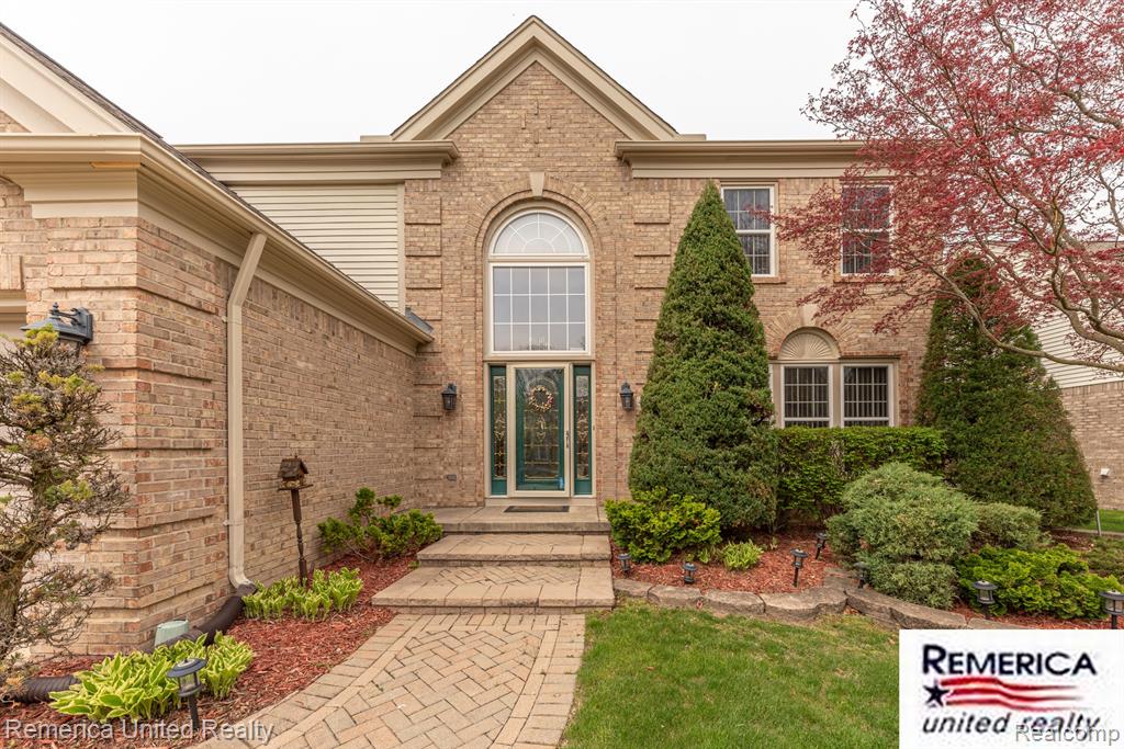 46206 LARCHMONT Drive, Canton, MI 48187 — Photo 2