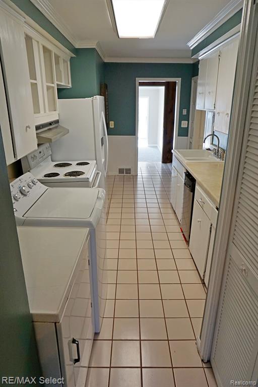 570 SHOREVIEW Drive, Waterford, MI 48328 — Photo 11