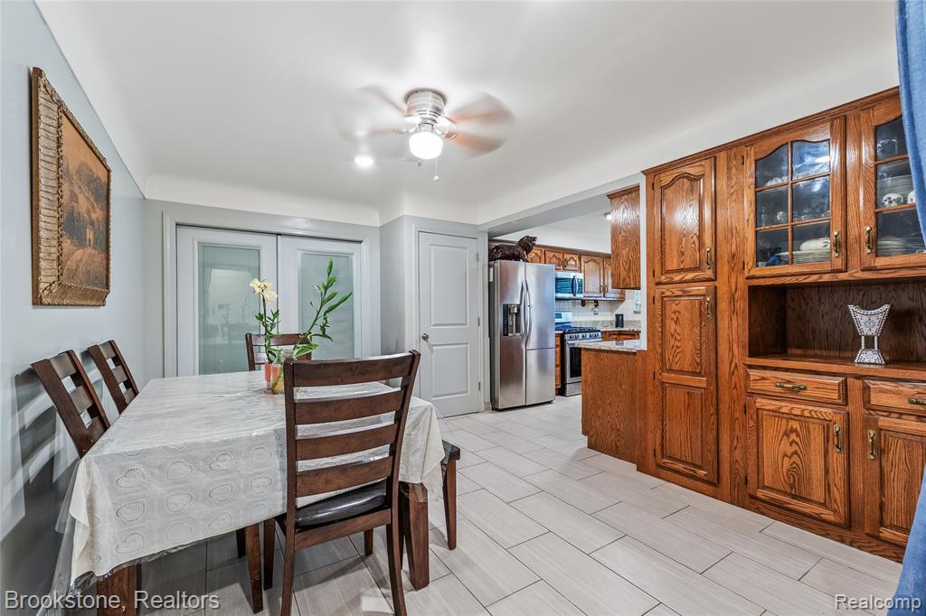 6921 Robindale Avenue, Dearborn Heights, MI 48127 — Photo 11