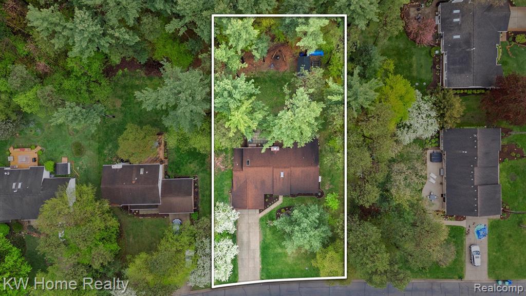 4143 EMERALD PINES Drive, Commerce Twp, MI 48390 — Photo 59