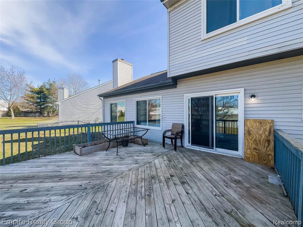 5925 Northridge Circle, Waterford, MI 48327 — Photo 35