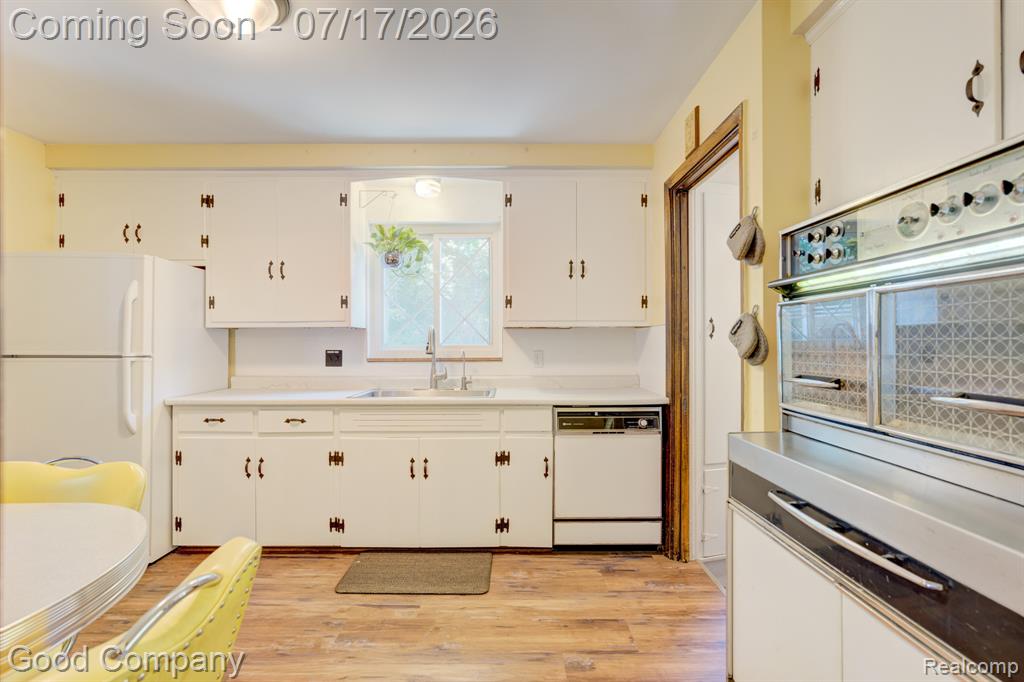 24310 Manistee Street, Oak Park, MI 48237 — Photo 12