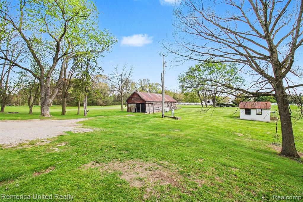 525 W Buno Road, Milford, MI 48381 — Photo 5