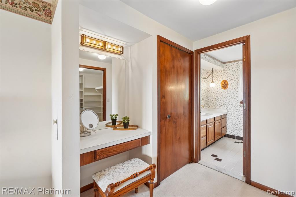 555 Crawford Farm Lane, Milford, MI 48380 — Photo 25