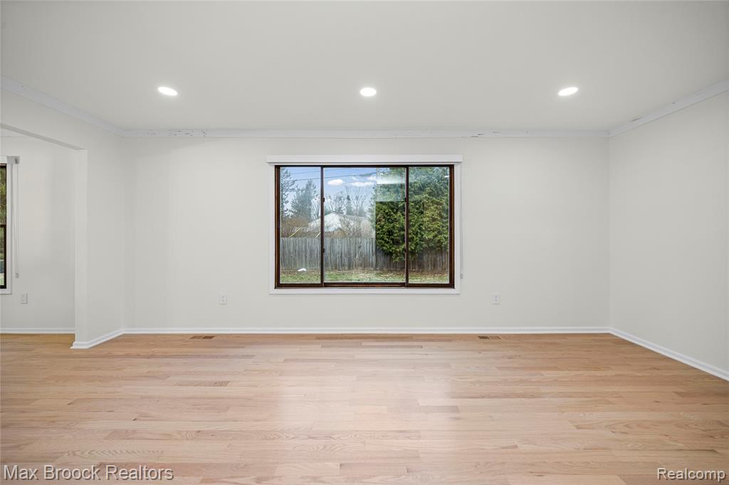 28977 Lake Park Dr. Drive, Farmington, MI 48331 — Photo 12