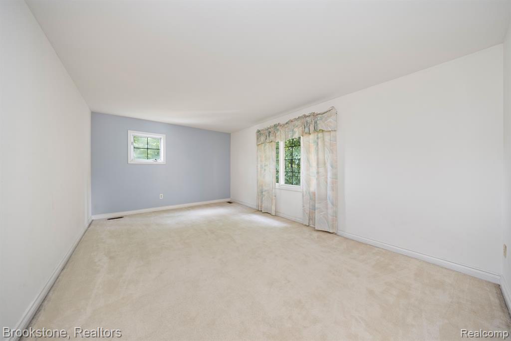 4237 WOODLANDS Lane, Orchard Lake Village, MI 48323 — Photo 25
