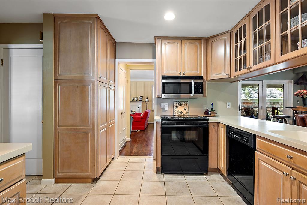 4029 CORNWALL Street, Berkley, MI 48072 — Photo 8