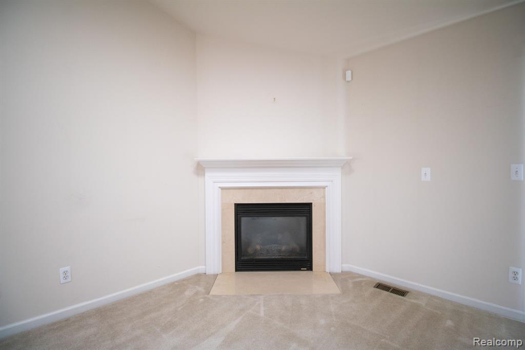 7051 MAGNOLIA Lane, Waterford, MI 48327 — Photo 9