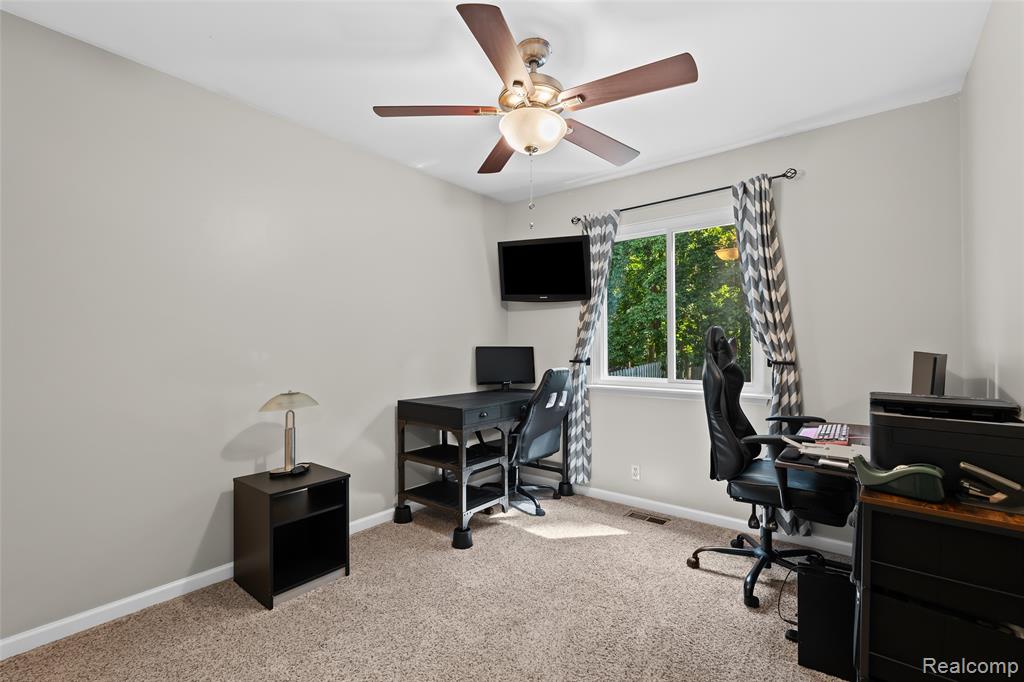 9438 Waite Drive, Fenton, MI 48430 — Photo 17