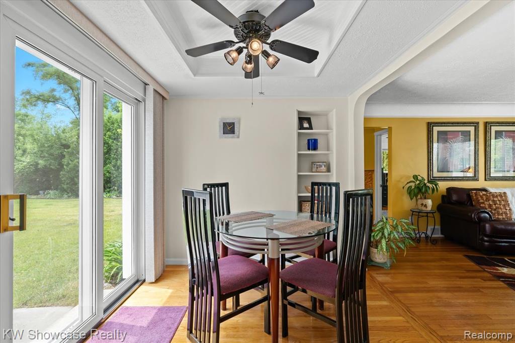 5865 Crescent Road, Waterford, MI 48327 — Photo 9