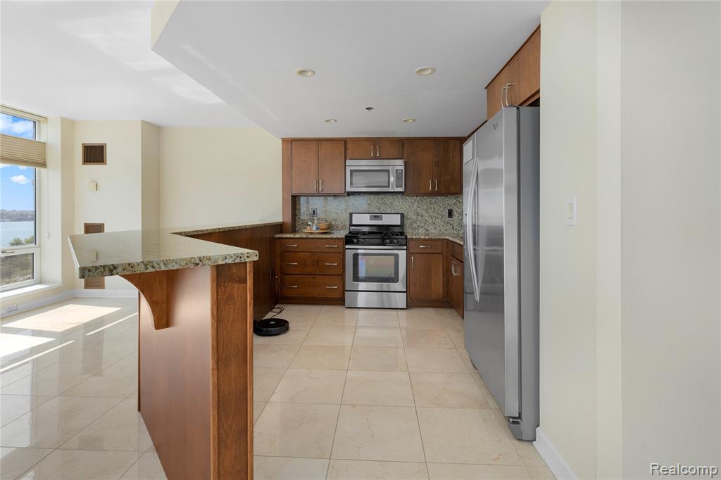 250 E HARBORTOWN DRIVE #1409, Detroit, MI 48207 — Photo 5