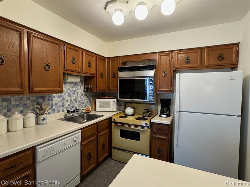 1702 BRENTWOOD Drive, Troy, MI 48098 — Photo 5