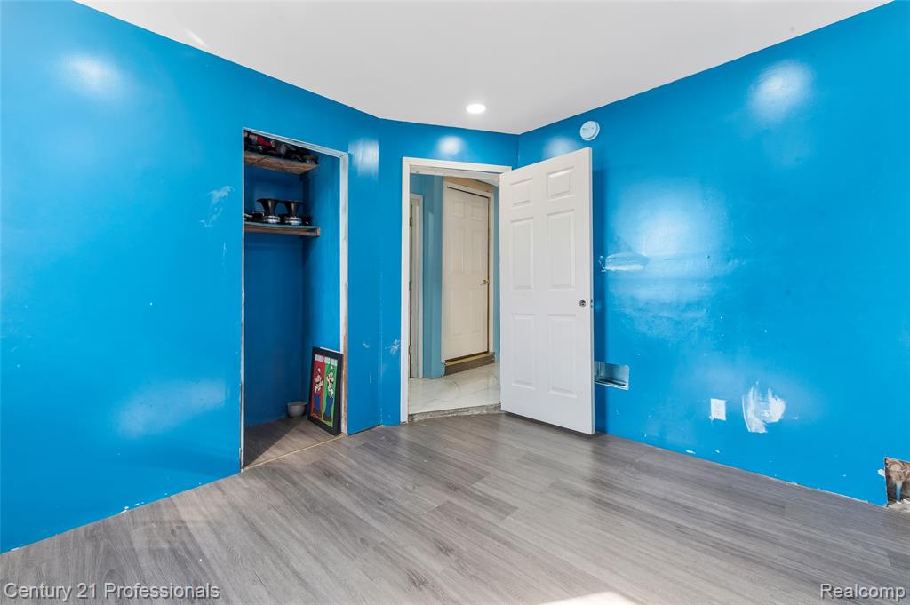 8040 Plainview Avenue, Detroit, MI 48228 — Photo 10