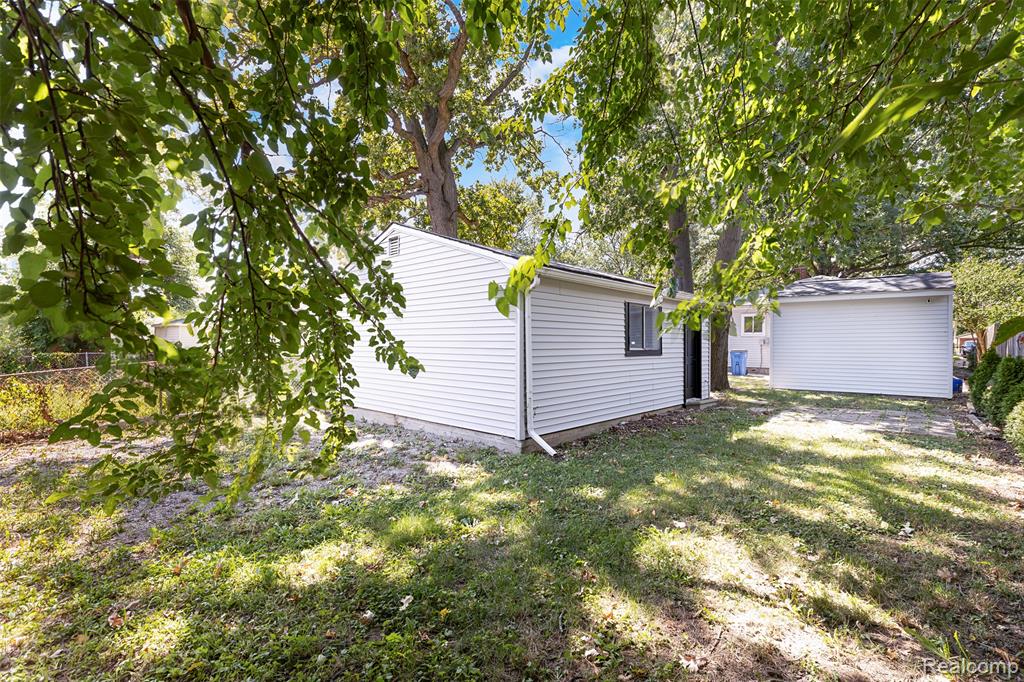 4455 Hipp Street, Dearborn Heights, MI 48125 — Photo 9