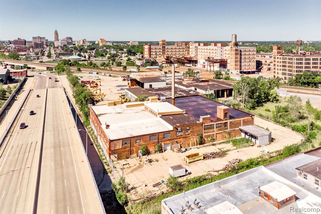 2600 E Grand Boulevard