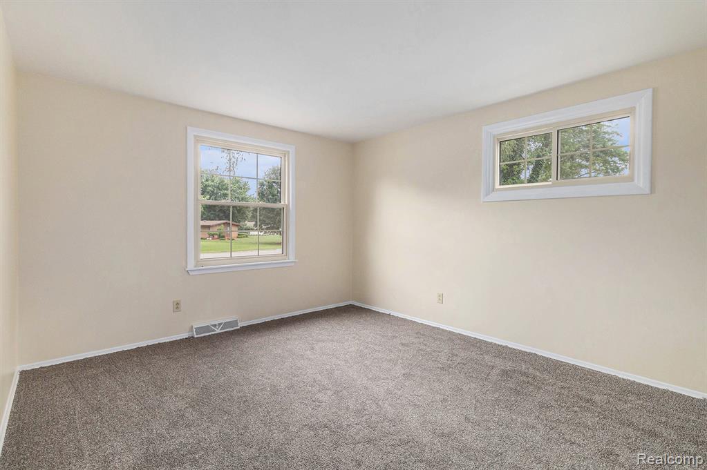 5397 Mapletree Drive, Flint, MI 48532 — Photo 10