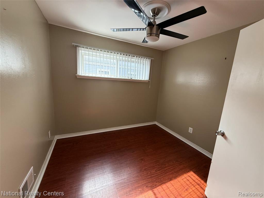 5669 KATHERINE Street, Dearborn Heights, MI 48125 — Photo 12