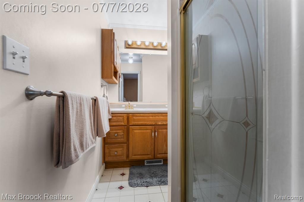 45361 Indian Creek Drive, Canton, MI 48187 — Photo 18