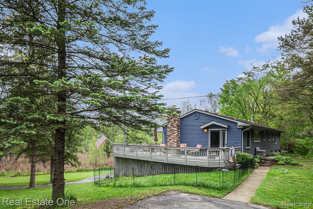 7529 BISHOP Road, Brighton, MI 48116 — Photo 19