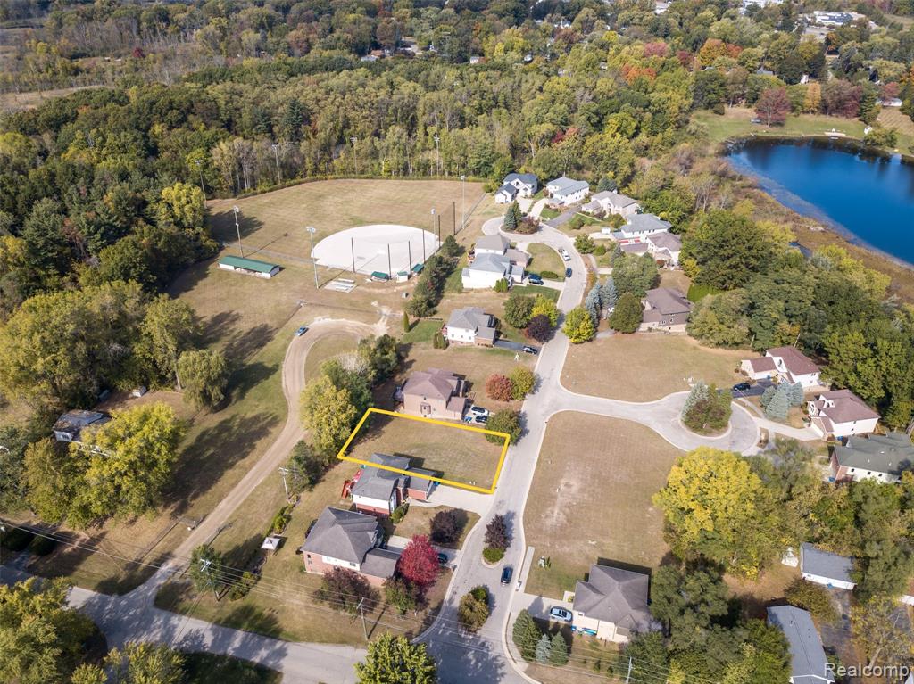 257 Madeleine Lane, Waterford, MI 48328 — Photo 4