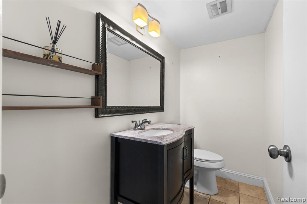 24525 Seaton Circuit E, 17, Warren, MI 48091 — Photo 6