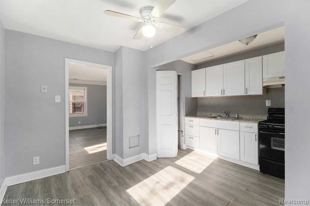 18591 Kingsville Street, Harper Woods, MI 48225 — Photo 13