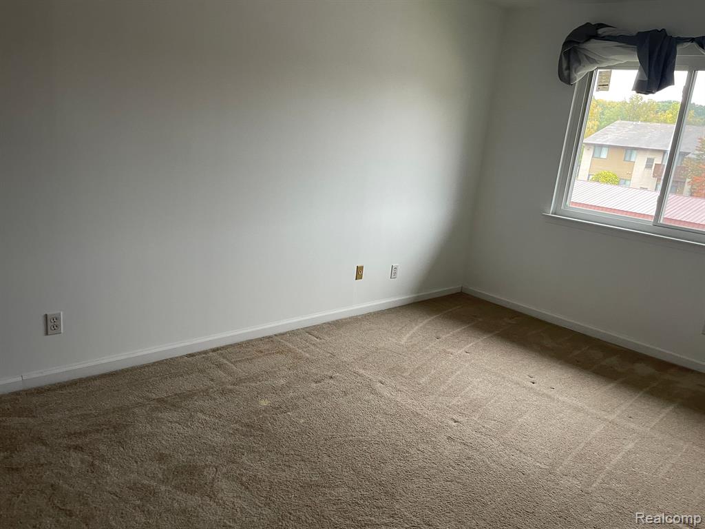 7599 MANOR CIR, Westland, MI — Photo 14