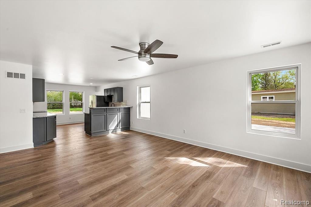 6165 Woodsdale Drive, Grand Blanc, MI 48439 — Photo 10