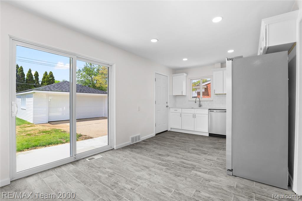6135 Ardmore Street, Dearborn Heights, MI 48127 — Photo 11