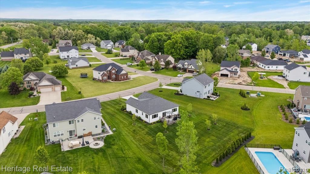 6231 Leighland Drive, Grand Blanc, MI 48439 — Photo 34