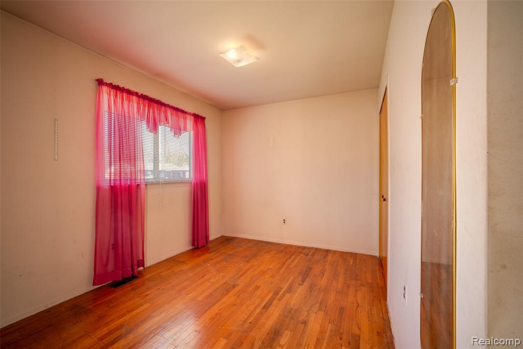 29889 Brown Court, Garden City, MI — Photo 14