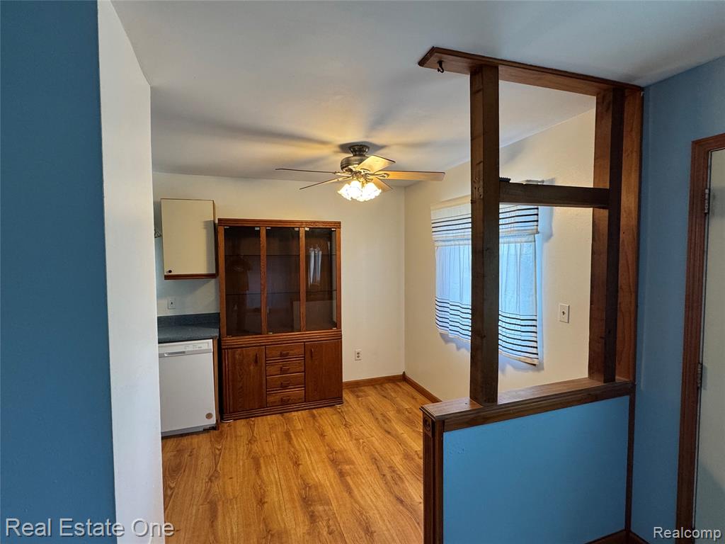 4025 Cresthaven Drive, Waterford, MI 48328 — Photo 11