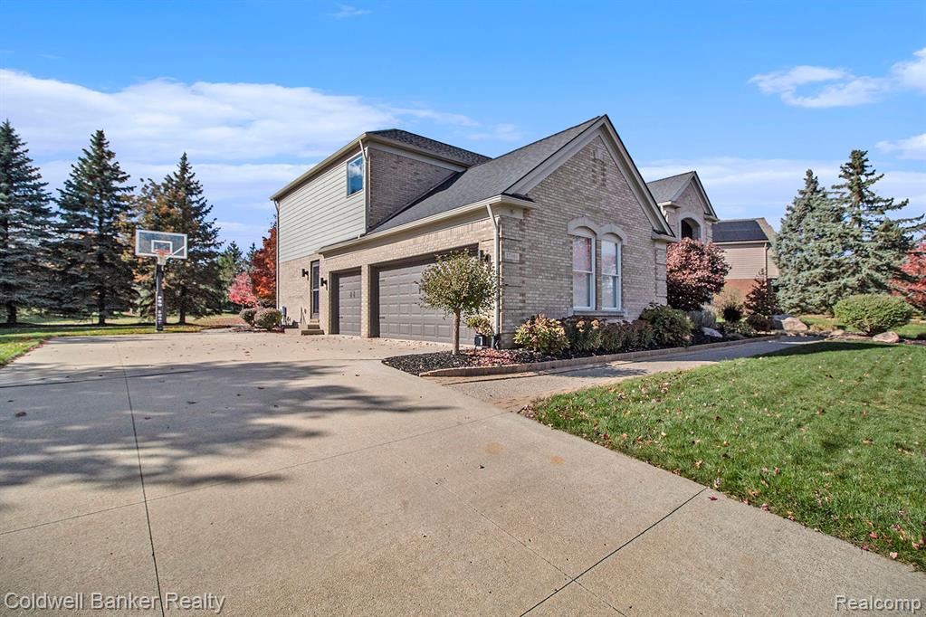 17301 OAK HILL Drive, Northville, MI 48168 — Photo 4