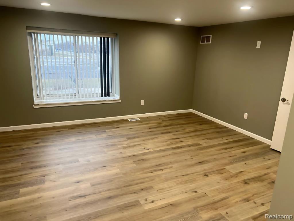 29600 CITY CENTER Drive, 4, Warren, MI 48093 — Photo 3